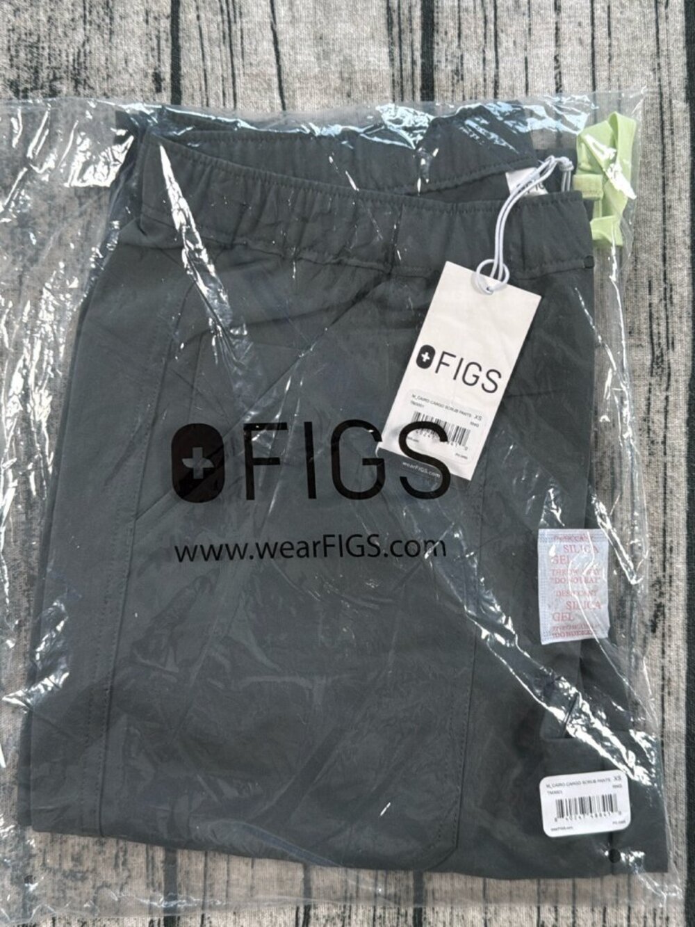 FIGS Cairo Cargo Scrub Pants Mens XS Gray Charcoal RNG New With Tags NWT